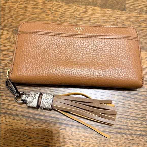 FOSSIL Pebbled Leather Large Zip Around Brown Wallet With Tassel Women’s - Picture 2 of 16